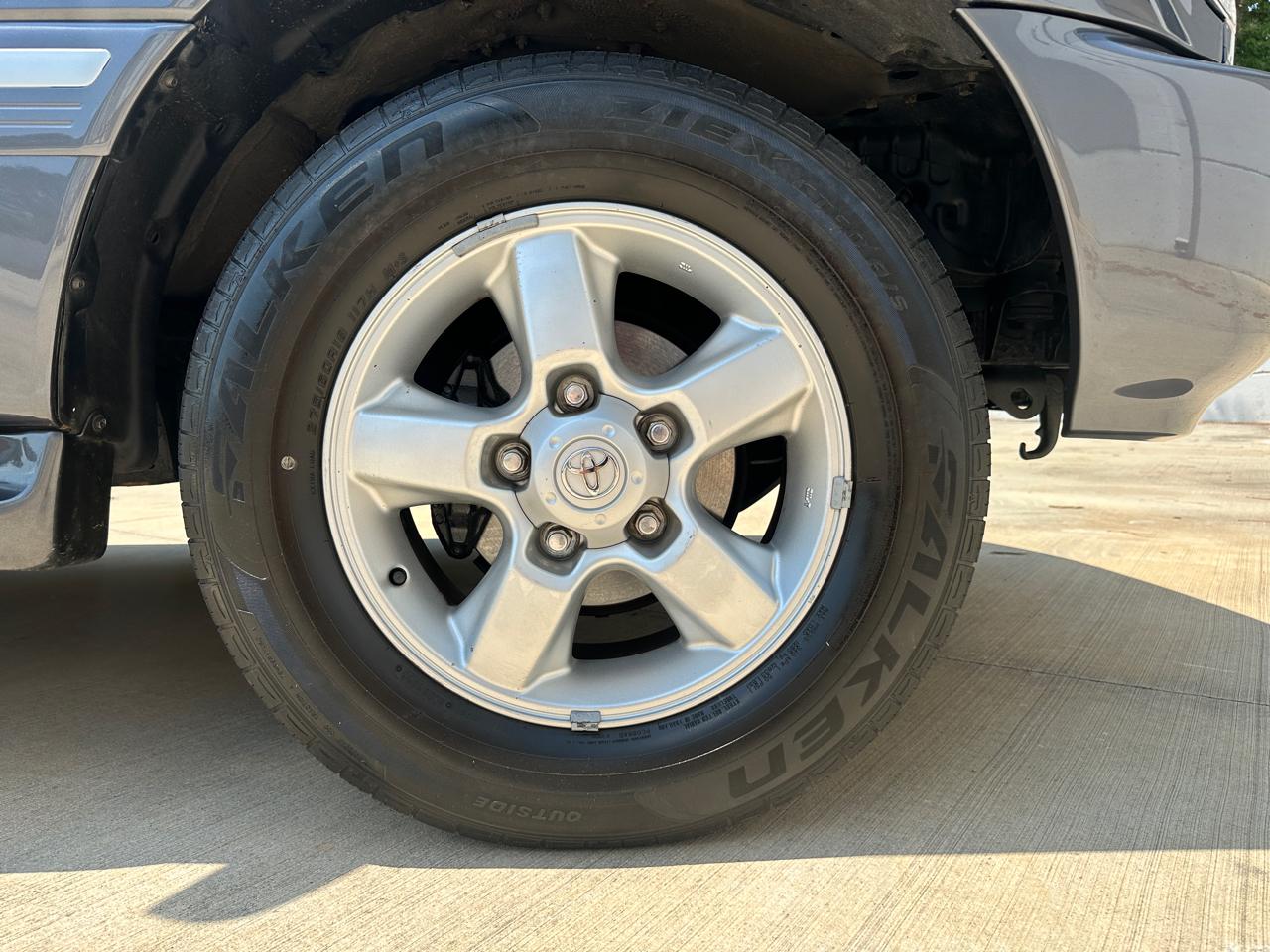 Toyota Land Cruiser 4dr 4WD (Natl) 2005