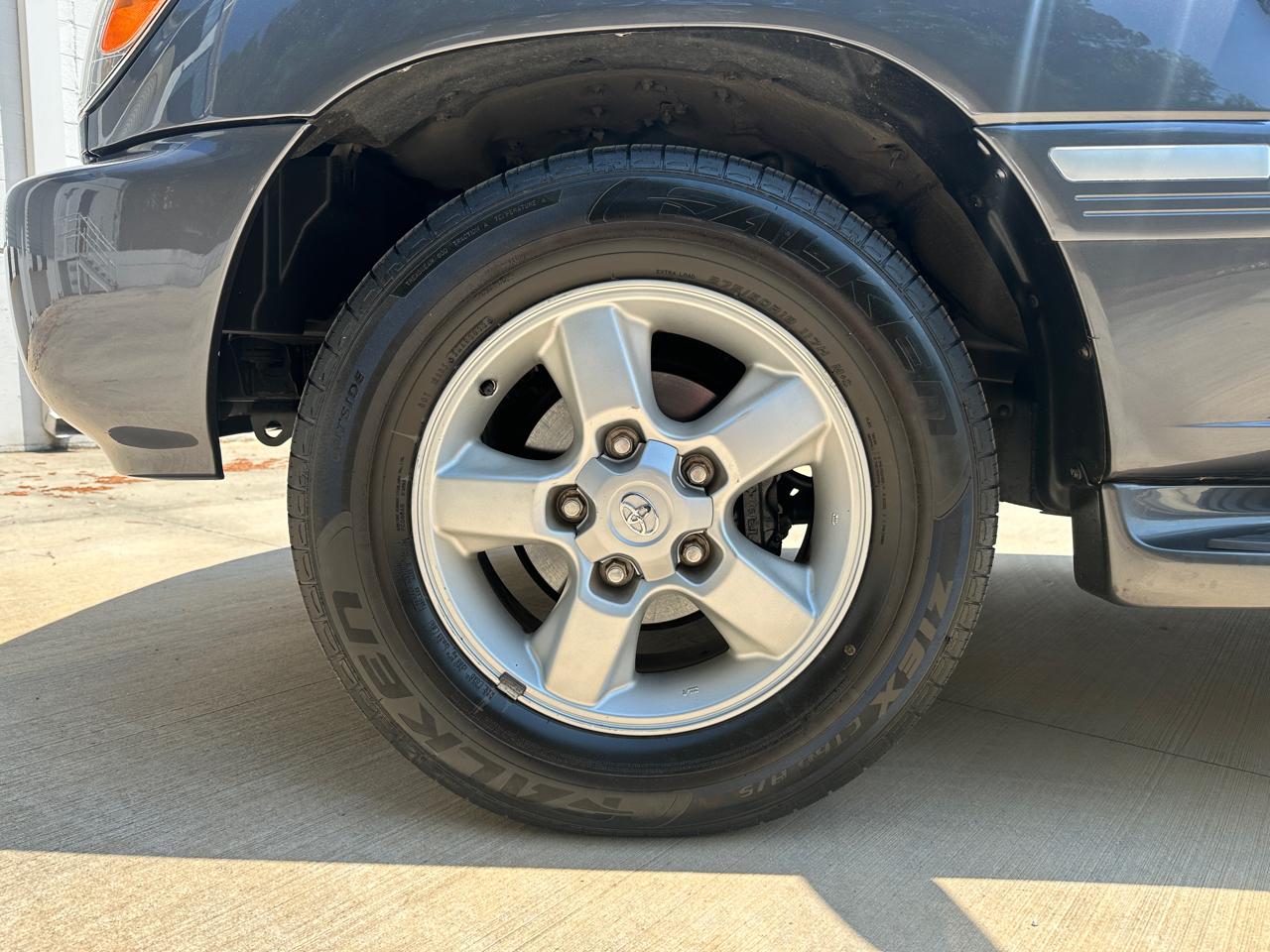 Toyota Land Cruiser 4dr 4WD (Natl) 2005