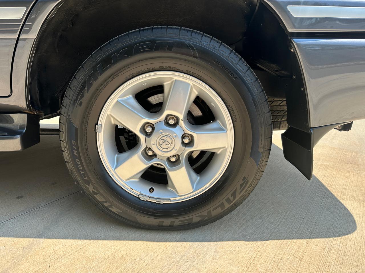 Toyota Land Cruiser 4dr 4WD (Natl) 2005