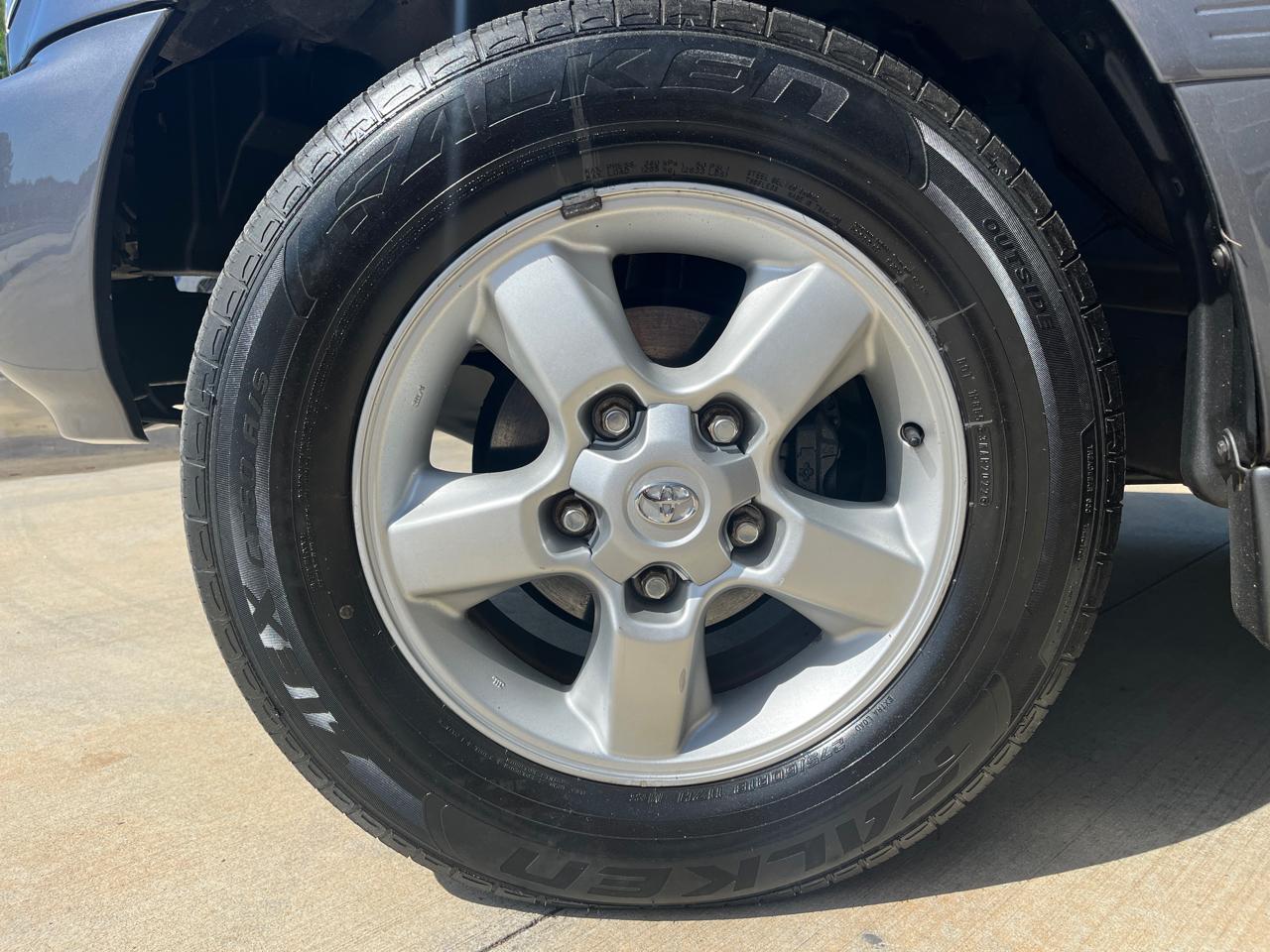 Toyota Land Cruiser 4dr 4WD (Natl) 2005
