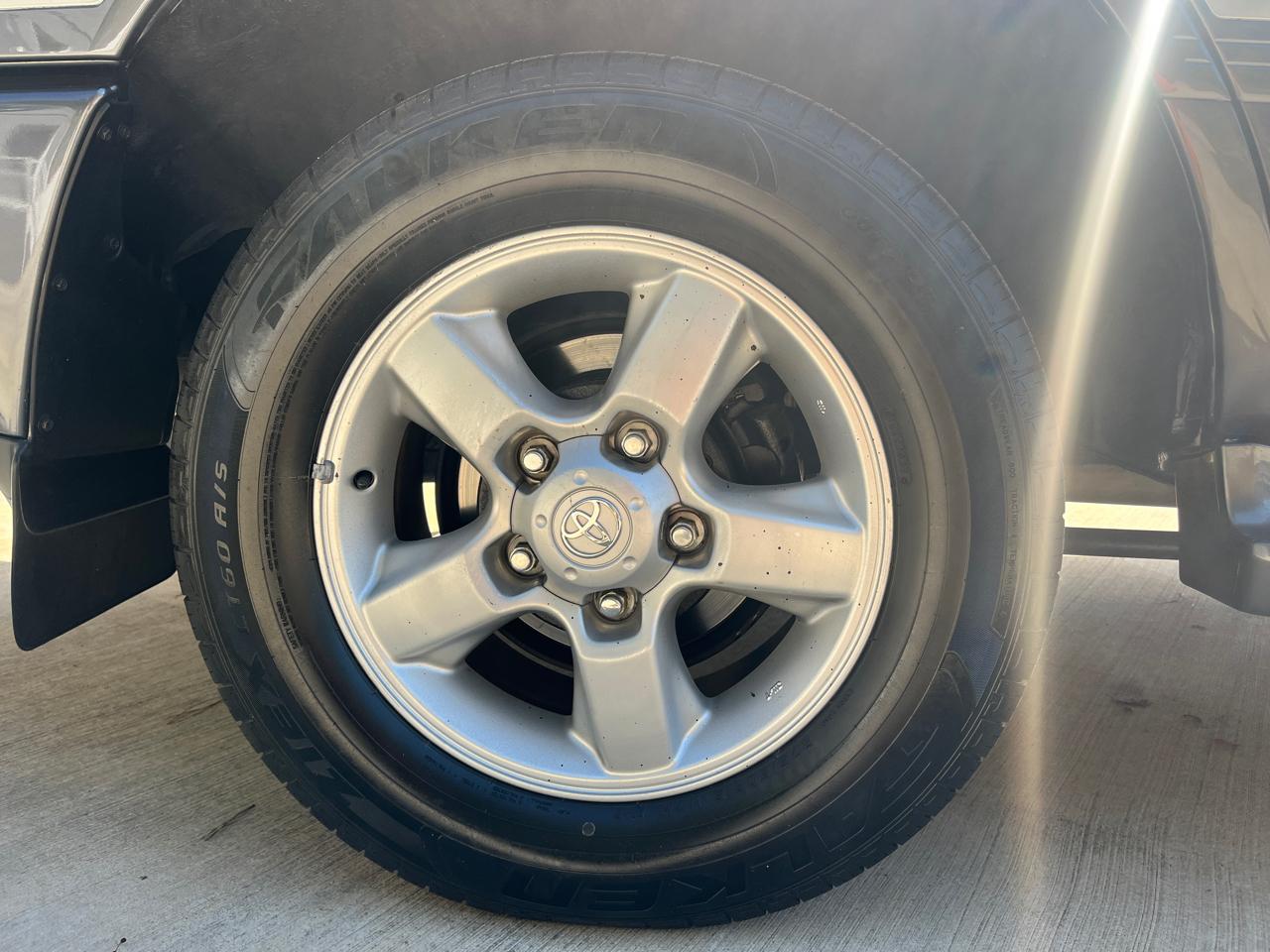 Toyota Land Cruiser 4dr 4WD (Natl) 2005