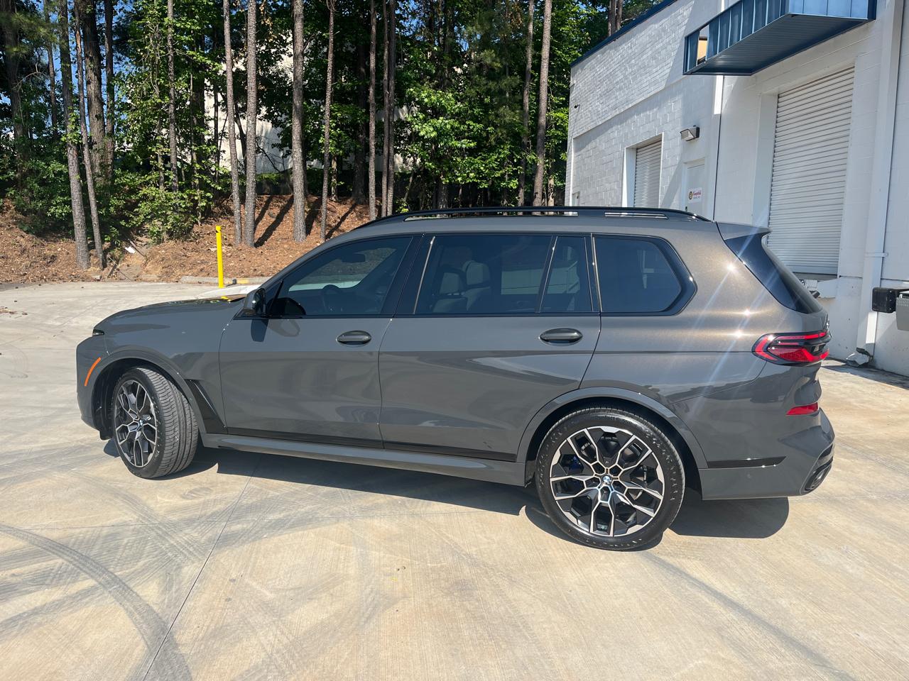 BMW X7 xDrive40i Sports Activity Vehicle 2025