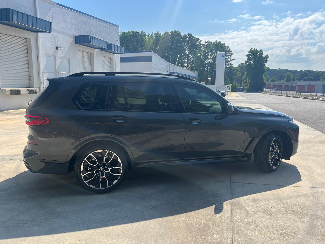 BMW X7 xDrive40i Sports Activity Vehicle 2025