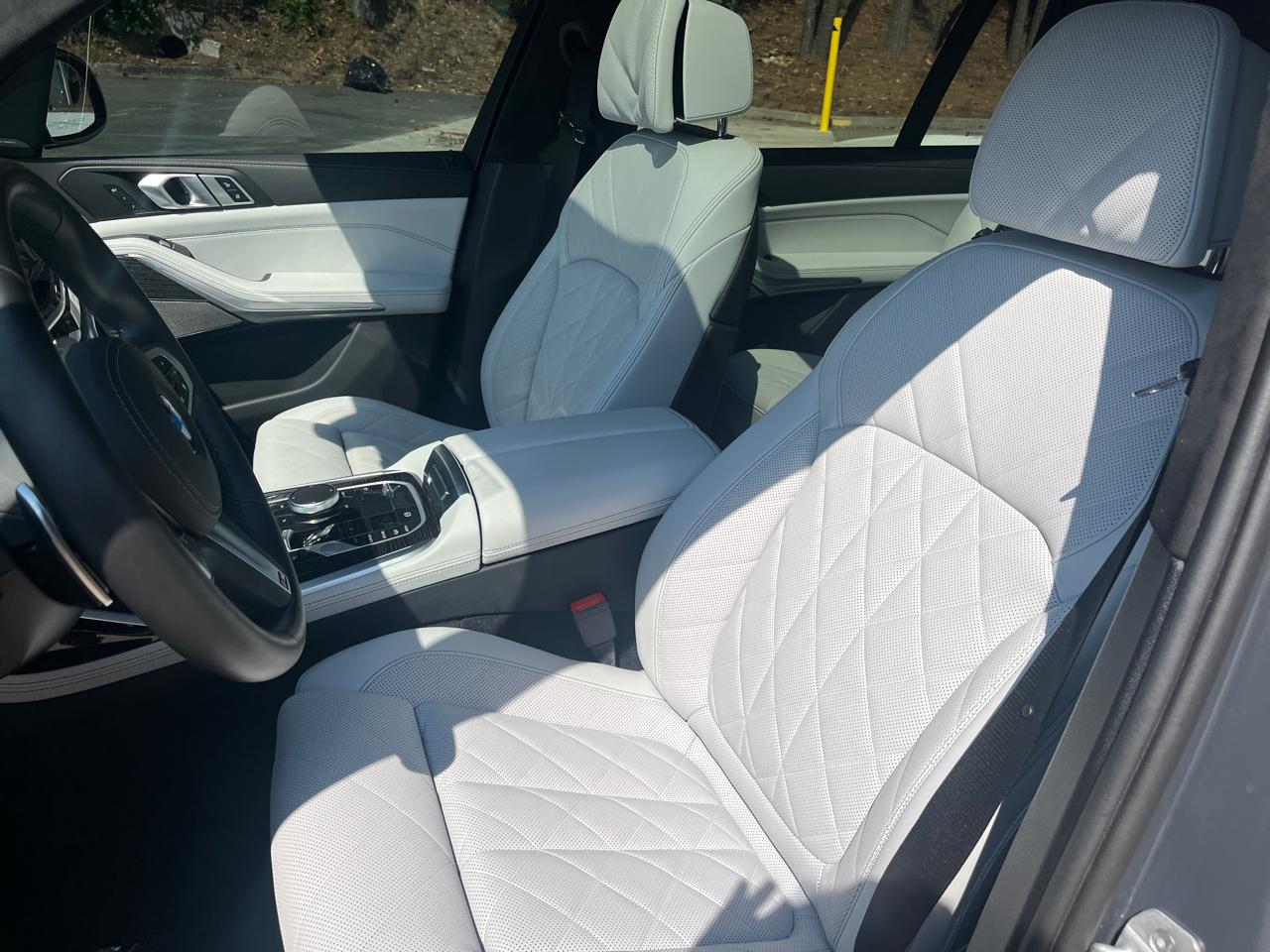 BMW X7 xDrive40i Sports Activity Vehicle 2025