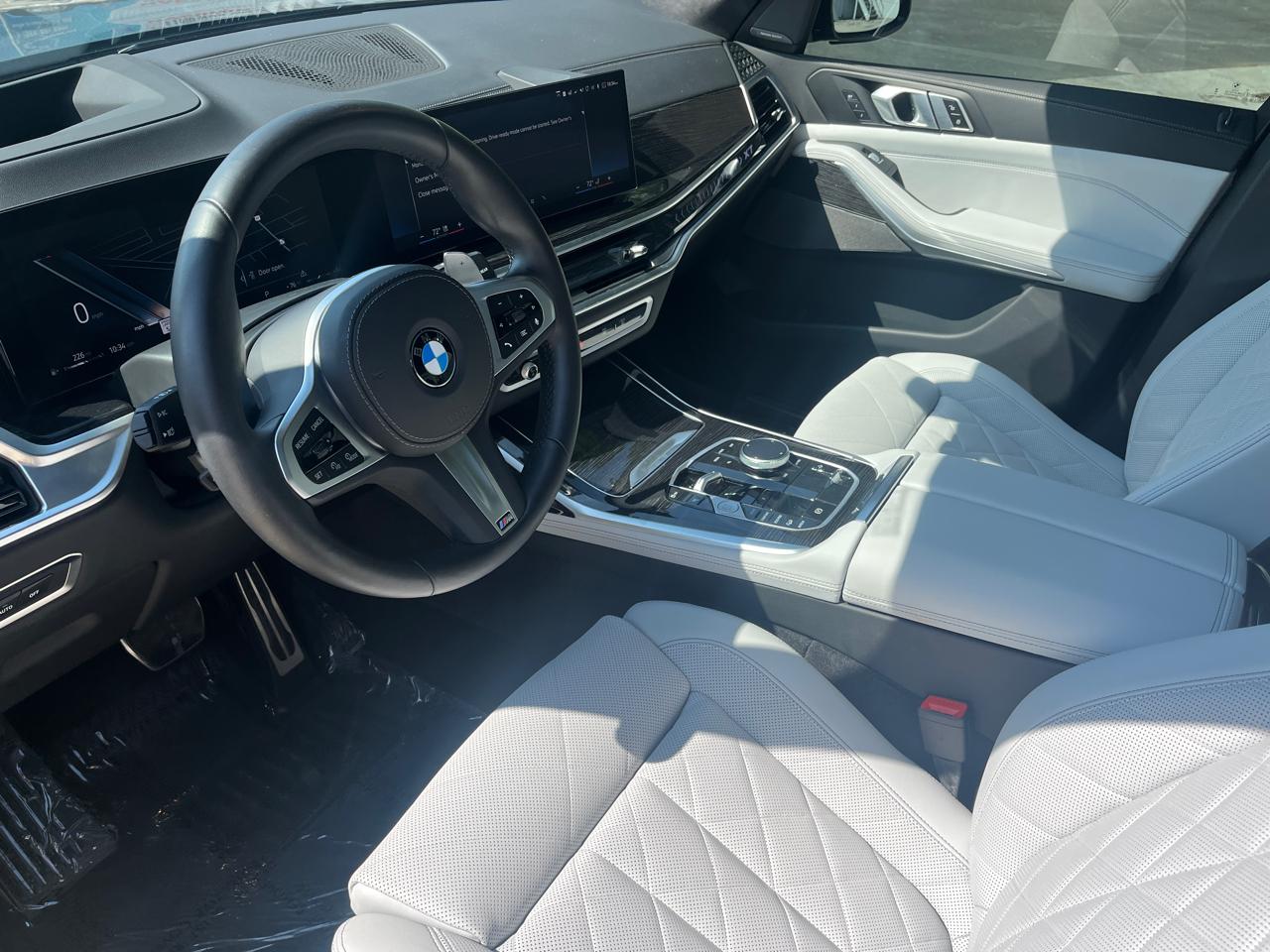 BMW X7 xDrive40i Sports Activity Vehicle 2025