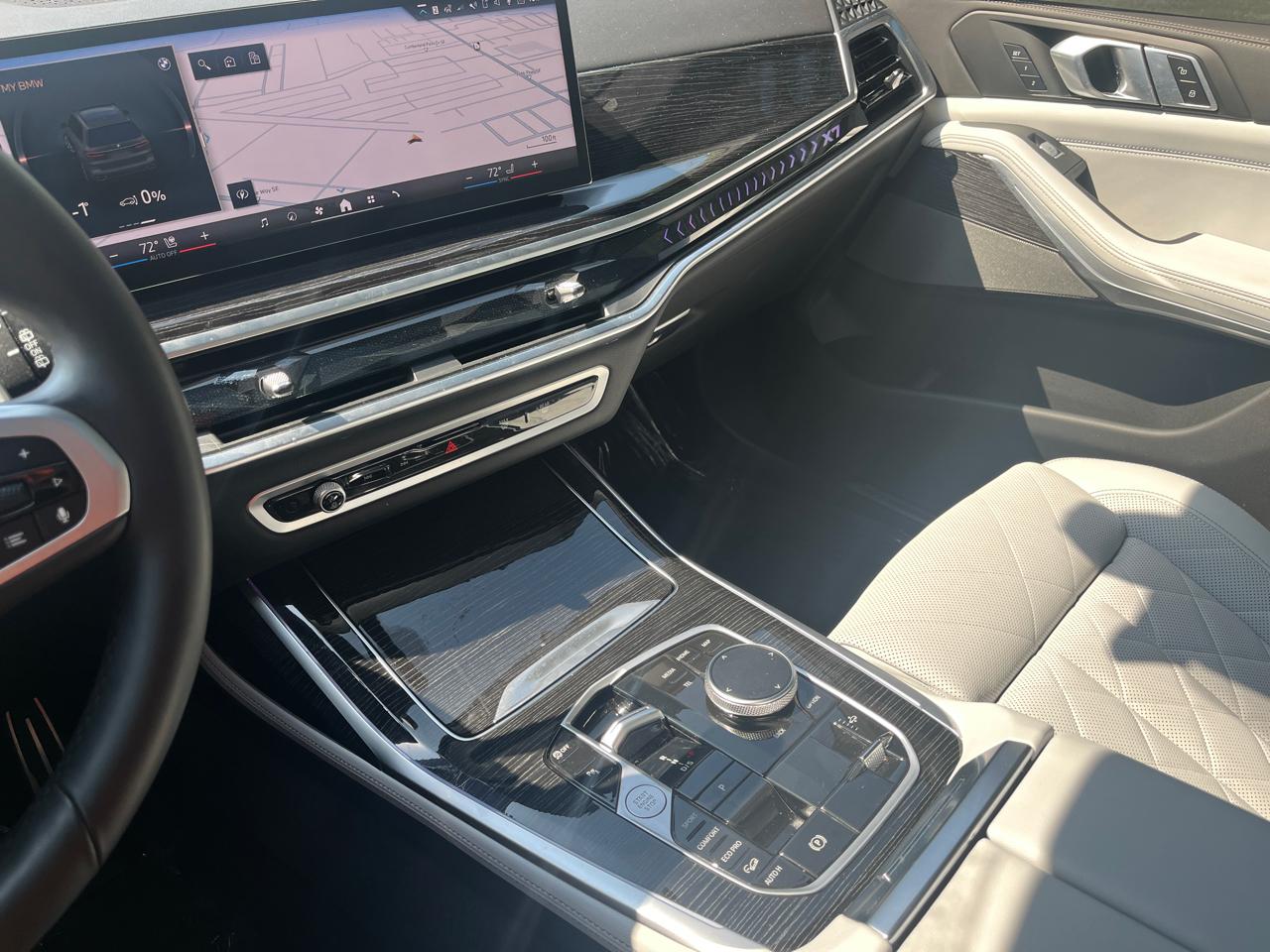 BMW X7 xDrive40i Sports Activity Vehicle 2025