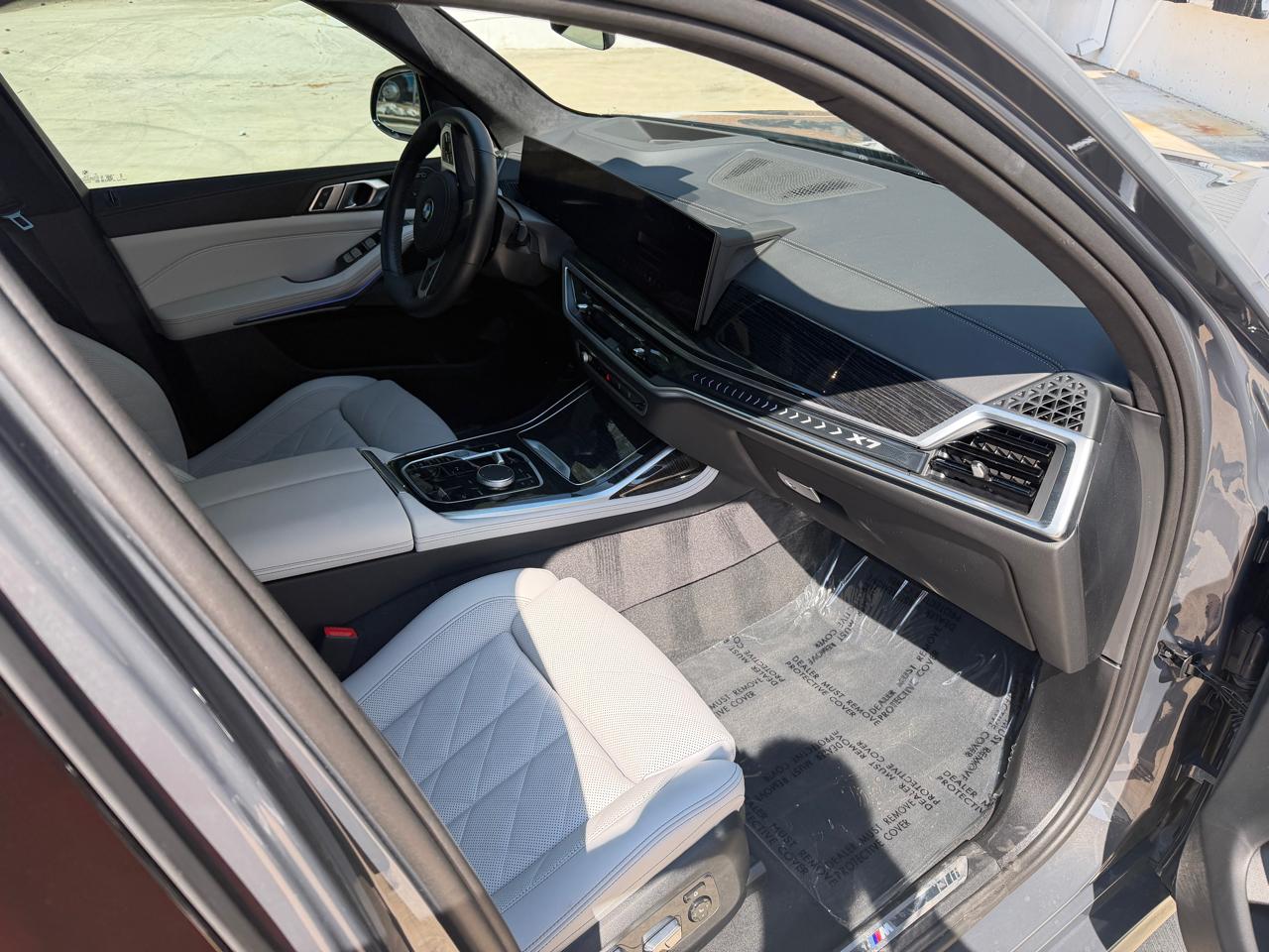 BMW X7 xDrive40i Sports Activity Vehicle 2025