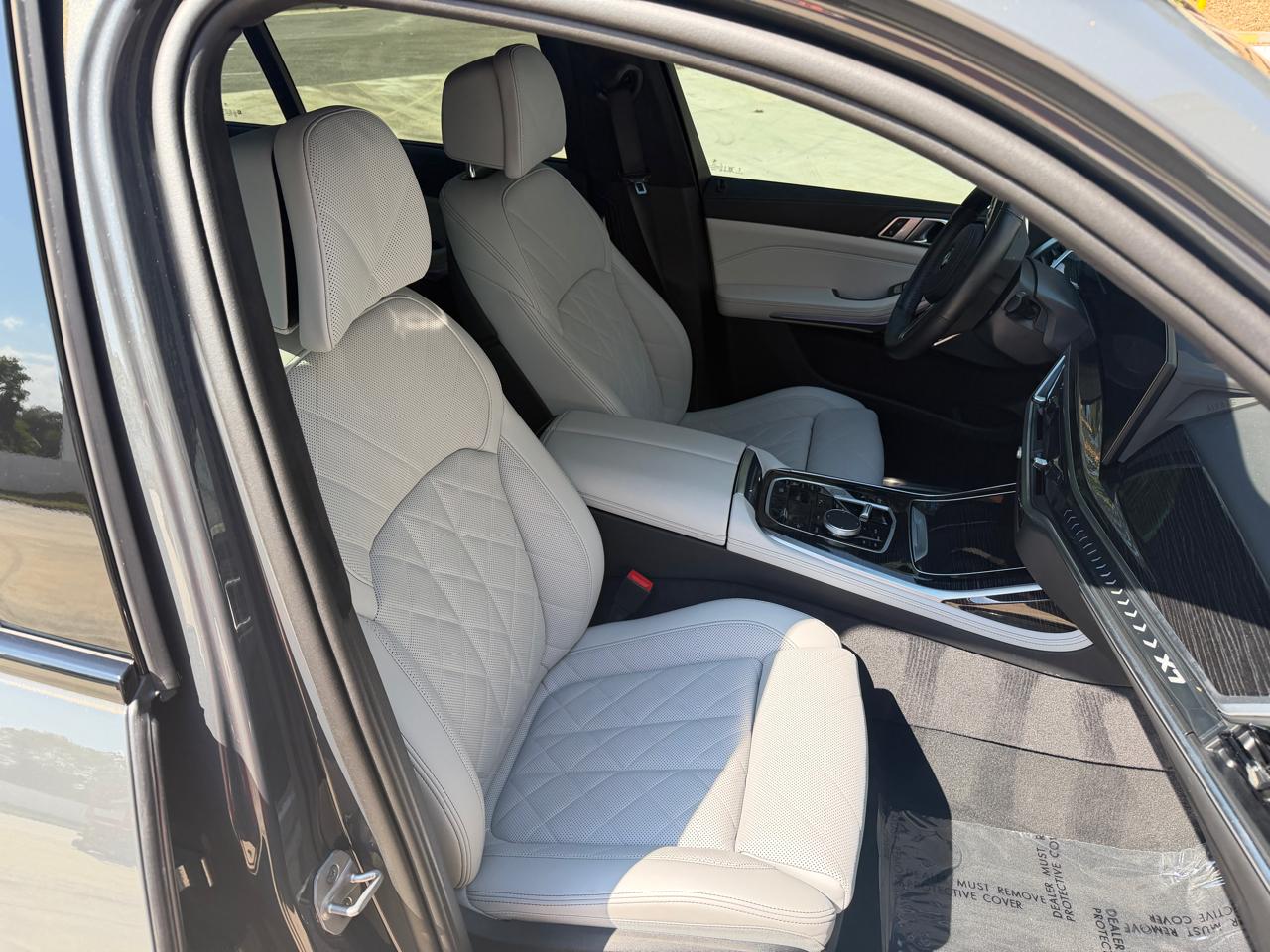 BMW X7 xDrive40i Sports Activity Vehicle 2025