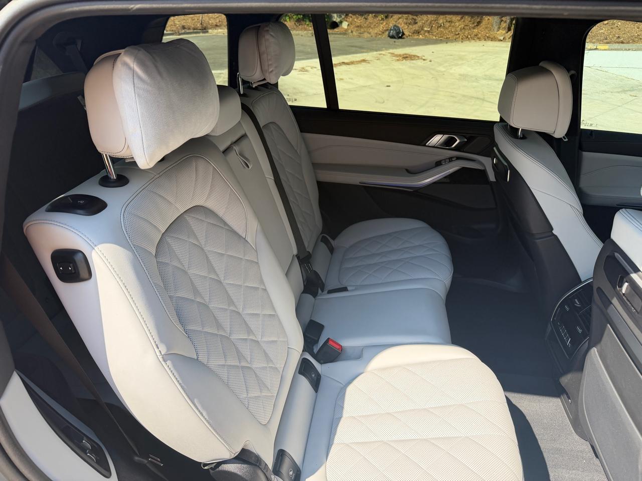 BMW X7 xDrive40i Sports Activity Vehicle 2025