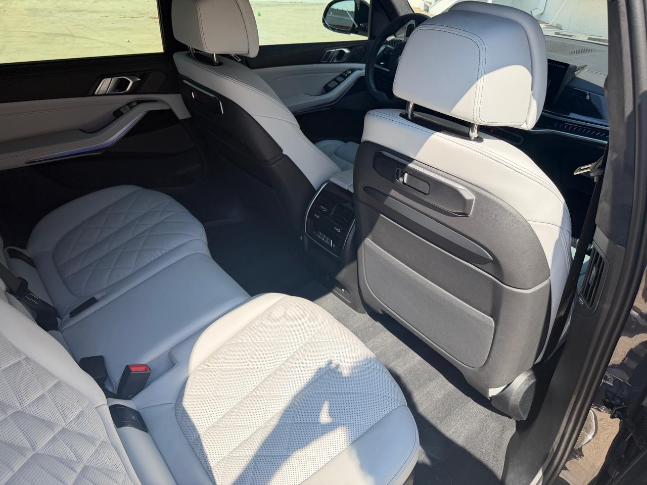 BMW X7 xDrive40i Sports Activity Vehicle 2025