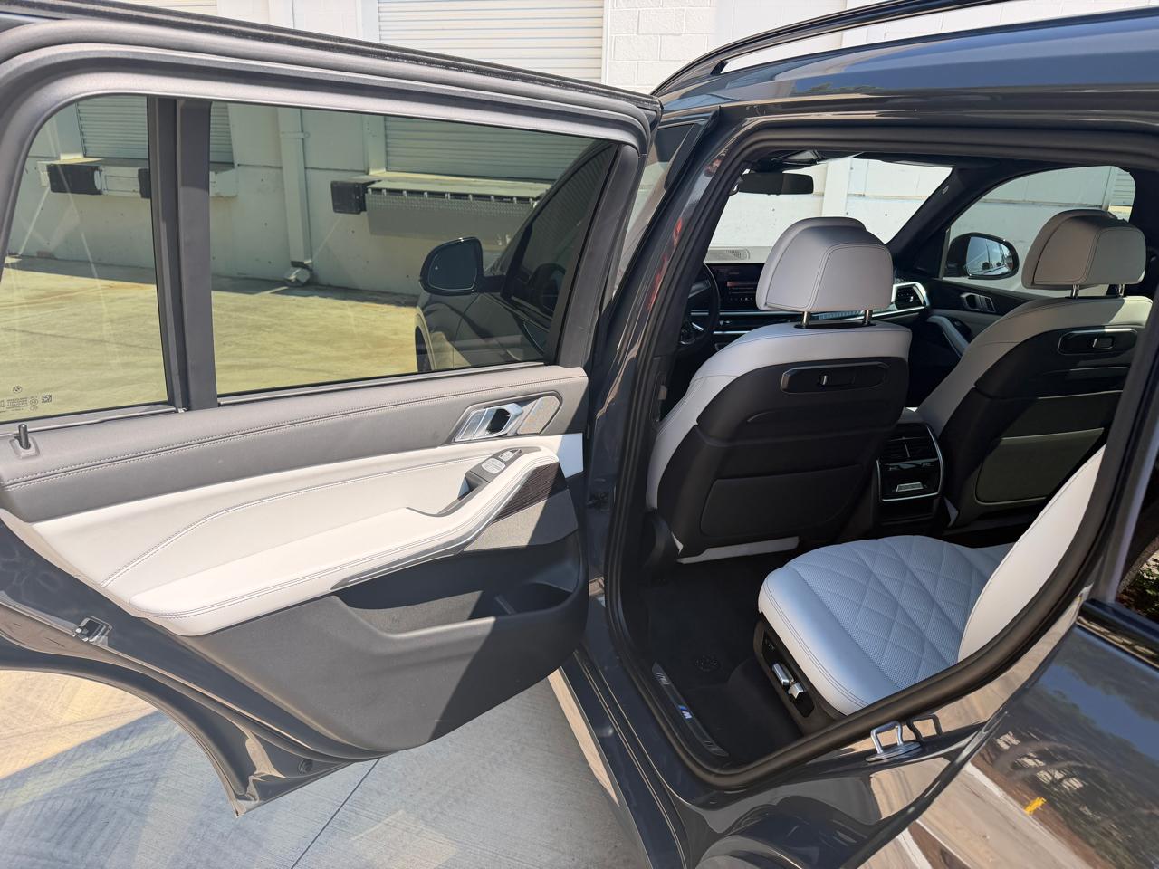 BMW X7 xDrive40i Sports Activity Vehicle 2025