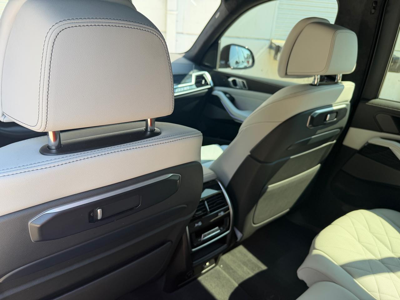 BMW X7 xDrive40i Sports Activity Vehicle 2025