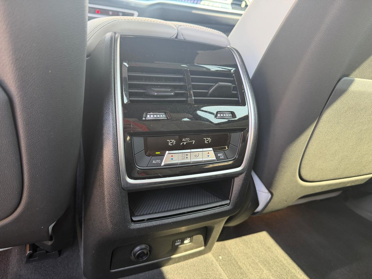 BMW X7 xDrive40i Sports Activity Vehicle 2025