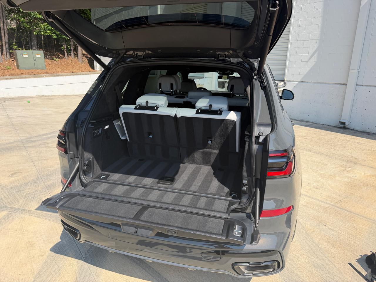 BMW X7 xDrive40i Sports Activity Vehicle 2025