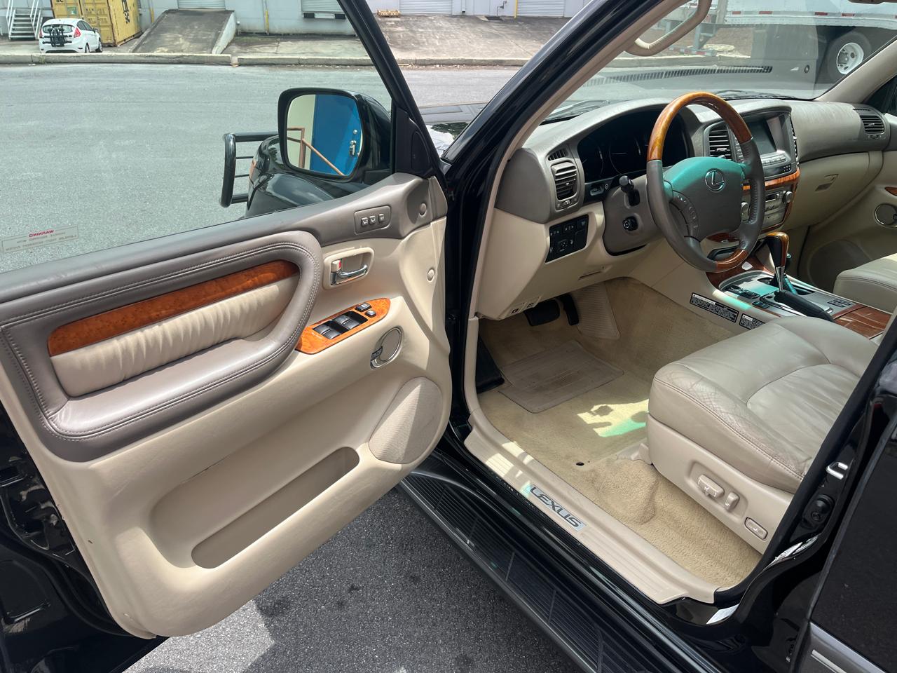Lexus LX 470 4dr SUV 2006