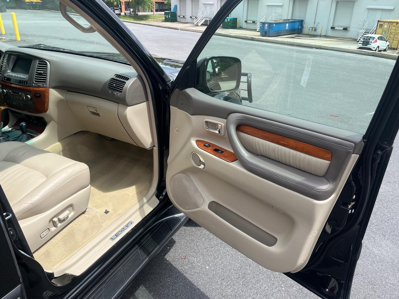 Lexus LX 470 4dr SUV 2006