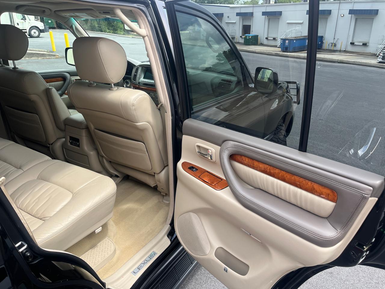 Lexus LX 470 4dr SUV 2006