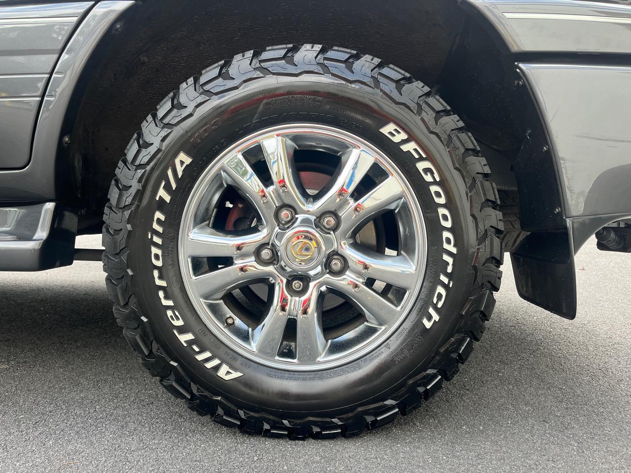 Lexus LX 470 4dr SUV 2006