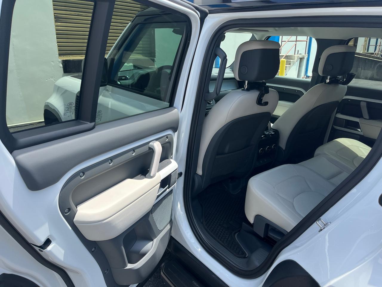 Land Rover Defender 130 P400 S 2024