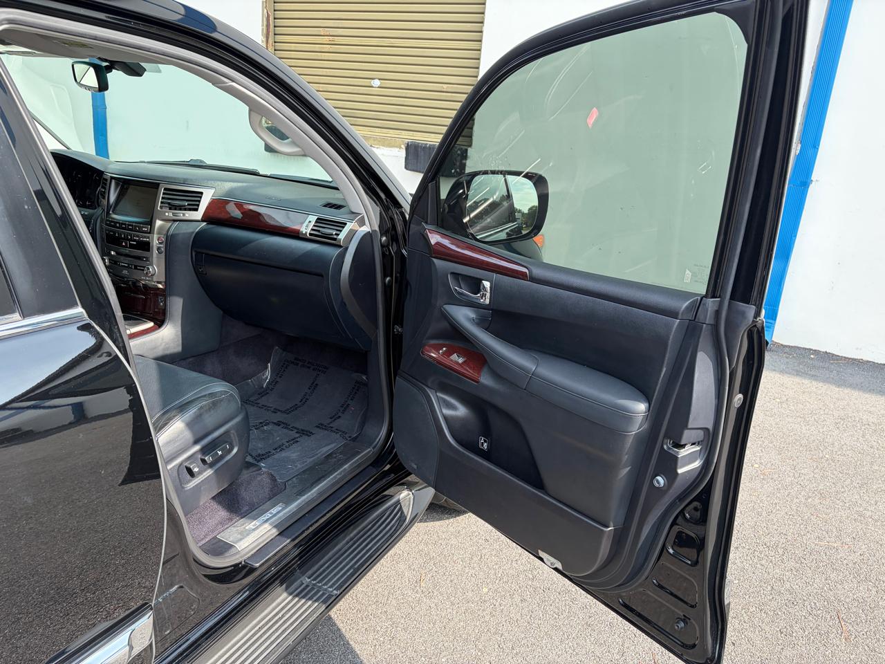 Lexus LX 570 4WD 4dr 2015