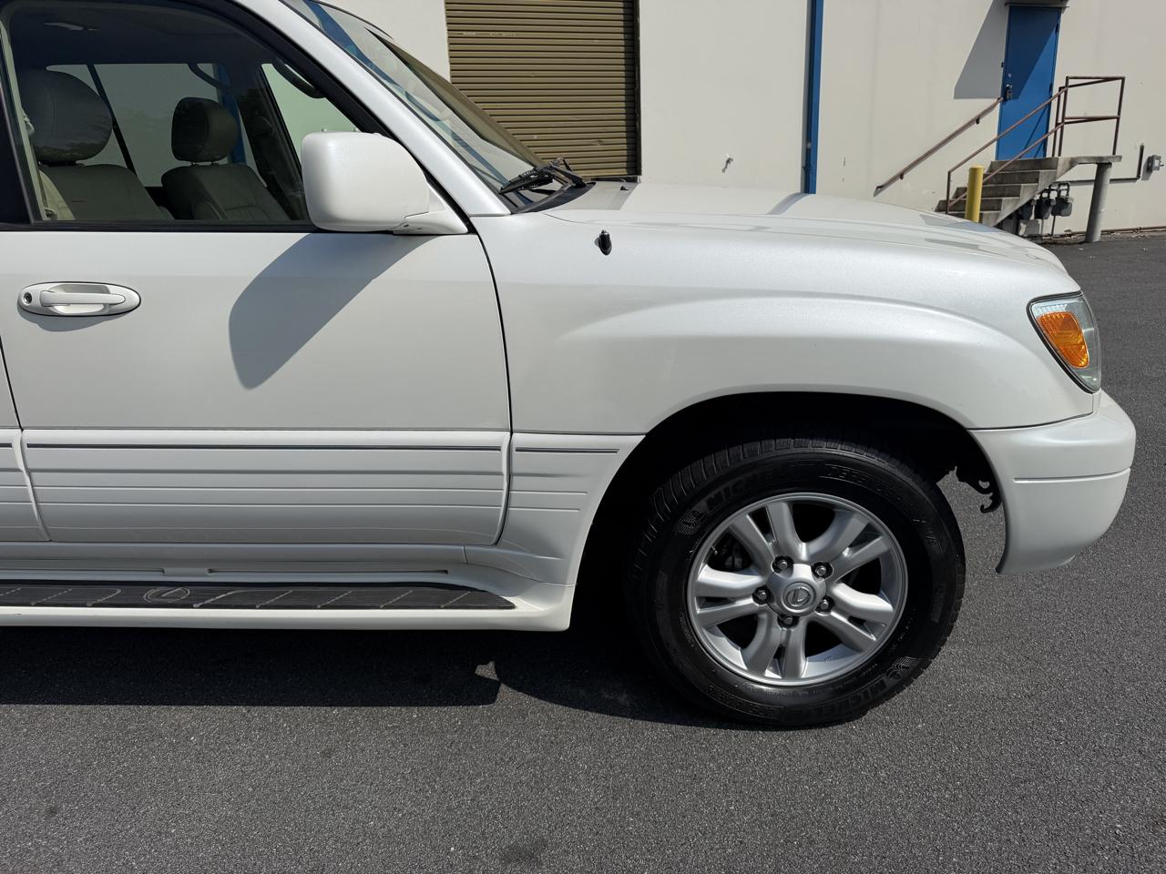 Lexus LX 470 4dr SUV 2004