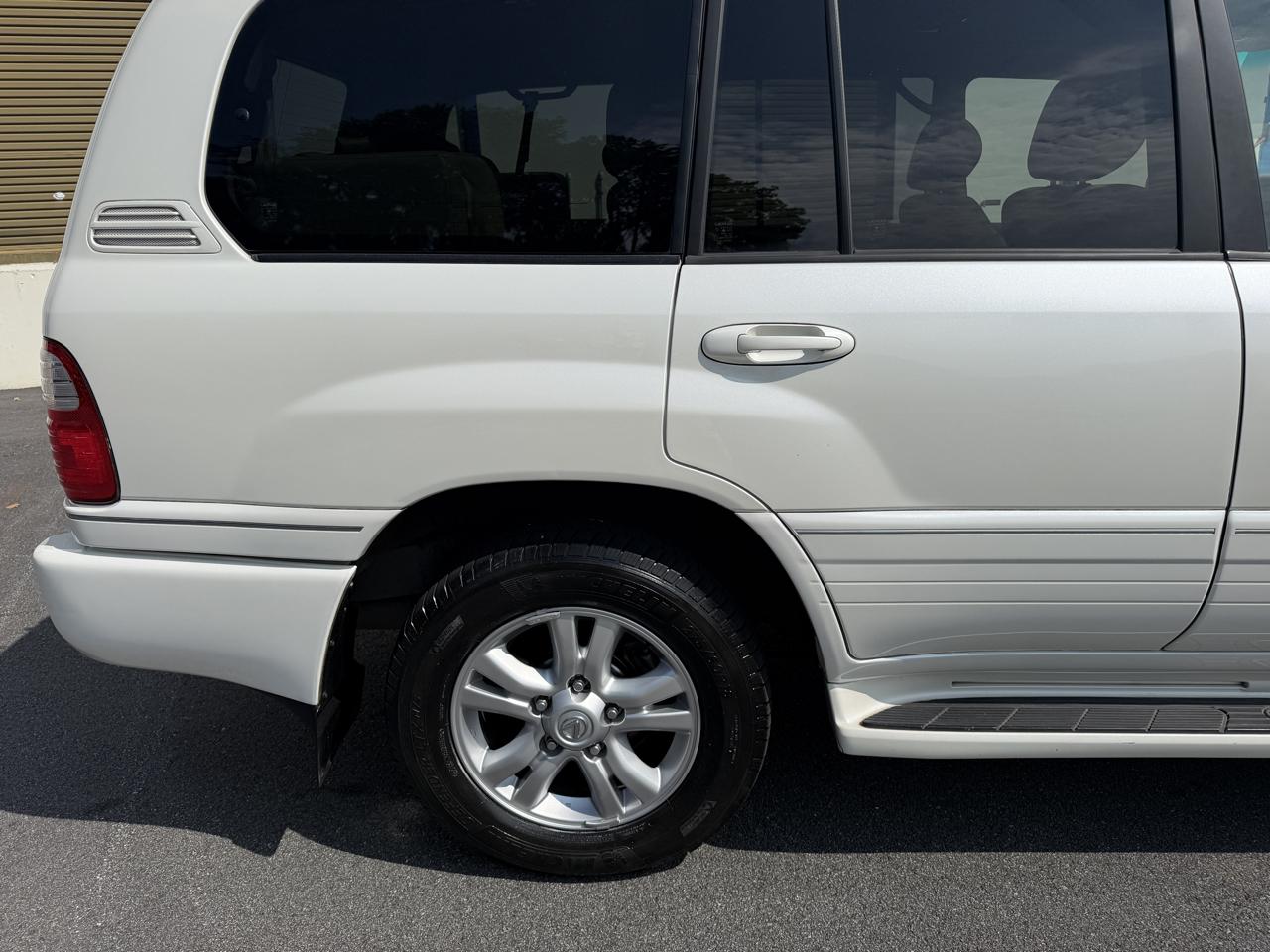 Lexus LX 470 4dr SUV 2004