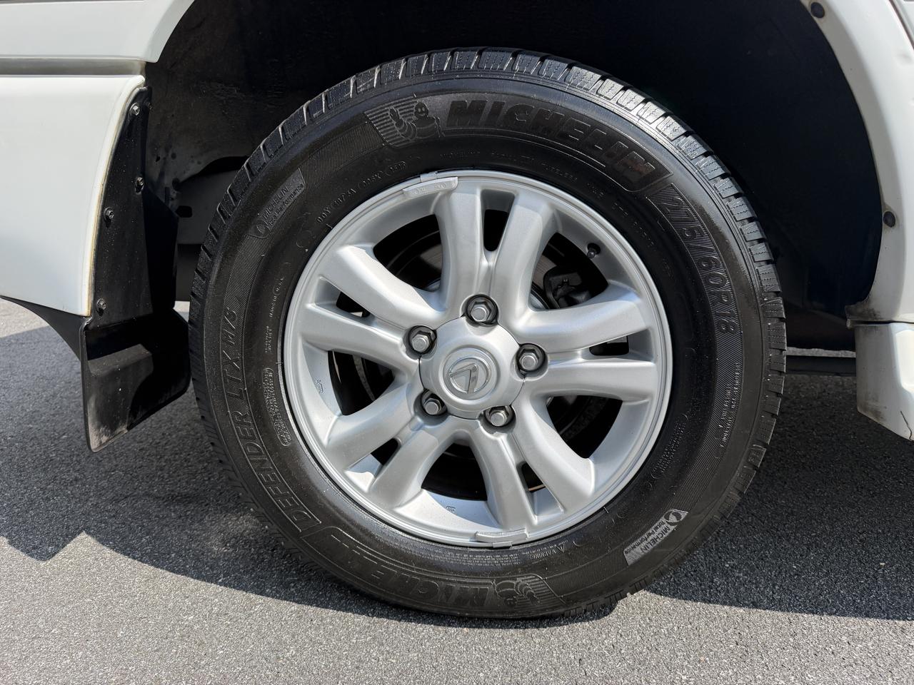 Lexus LX 470 4dr SUV 2004