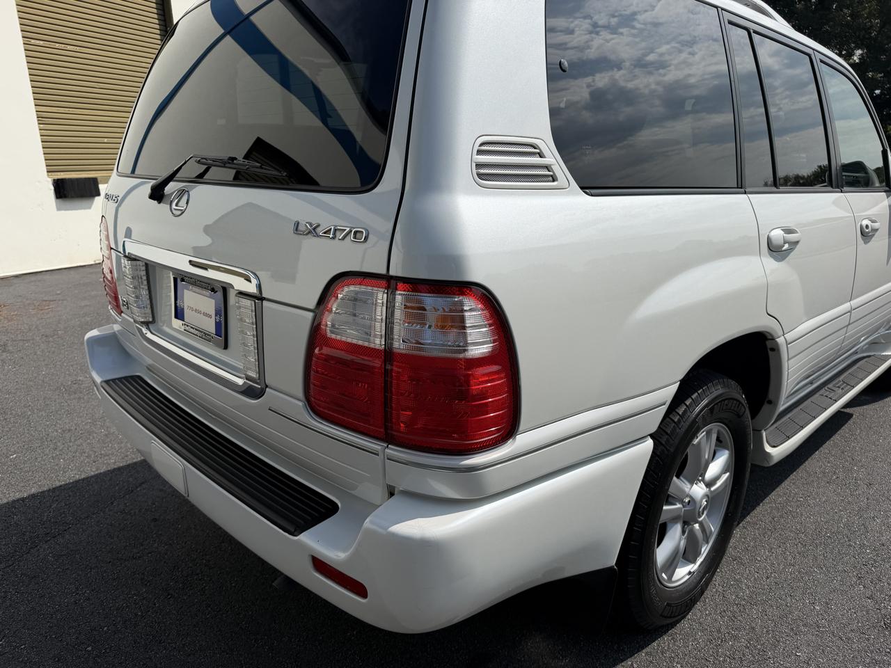 Lexus LX 470 4dr SUV 2004