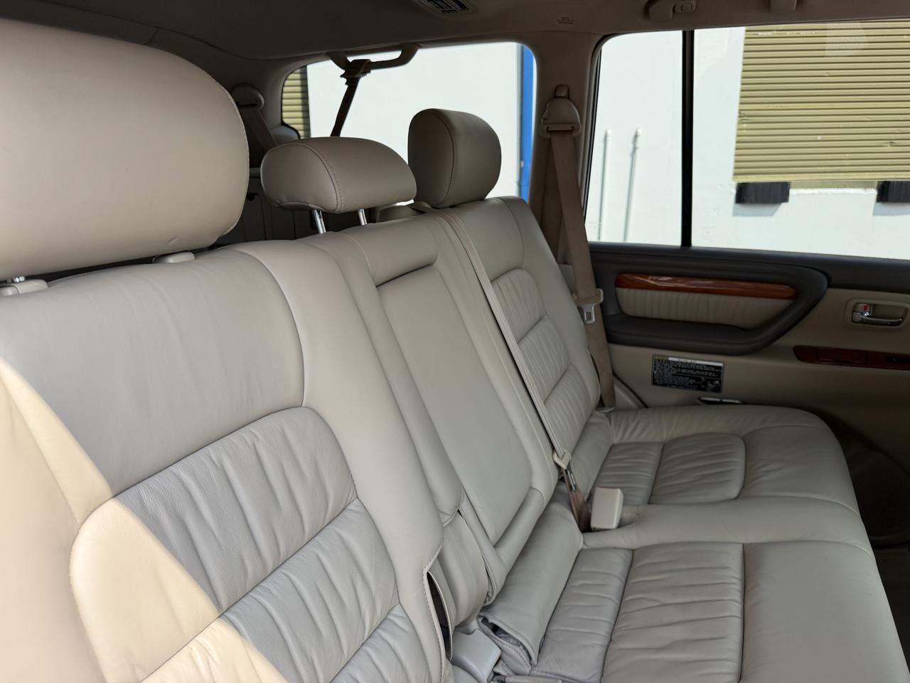 Lexus LX 470 4dr SUV 2004