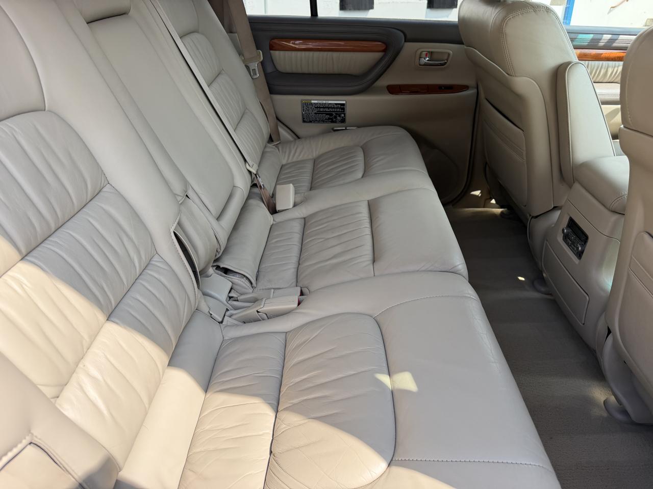 Lexus LX 470 4dr SUV 2004