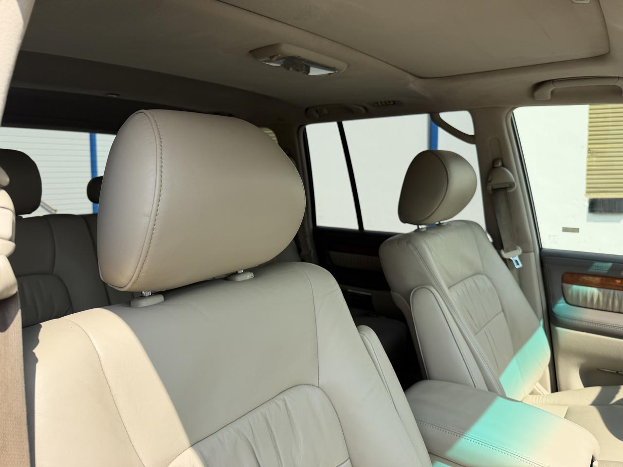 Lexus LX 470 4dr SUV 2004