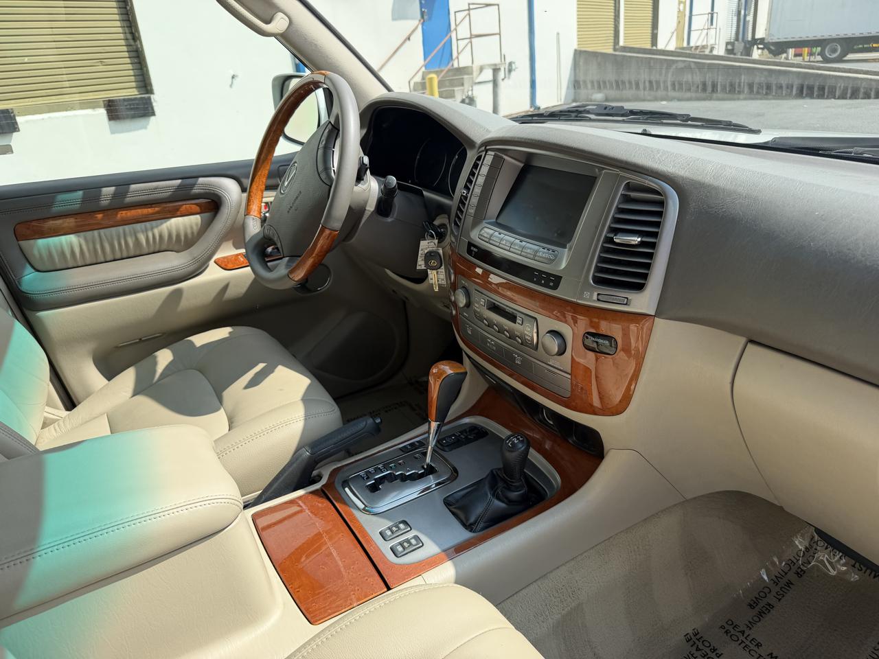 Lexus LX 470 4dr SUV 2004