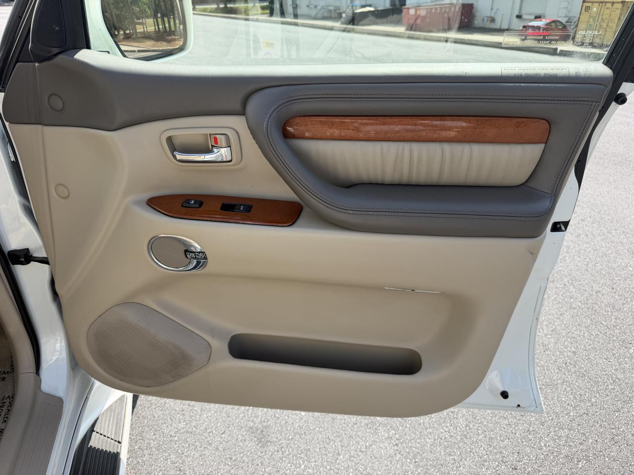 Lexus LX 470 4dr SUV 2004