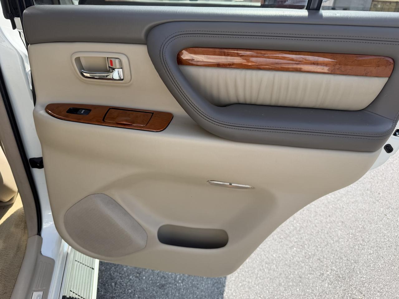 Lexus LX 470 4dr SUV 2004