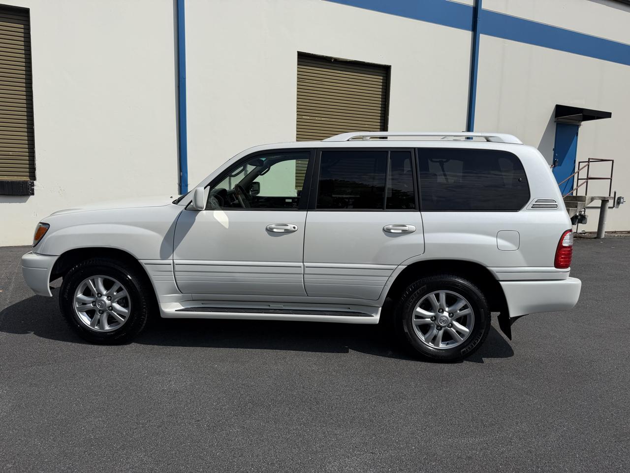 Lexus LX 470 4dr SUV 2004