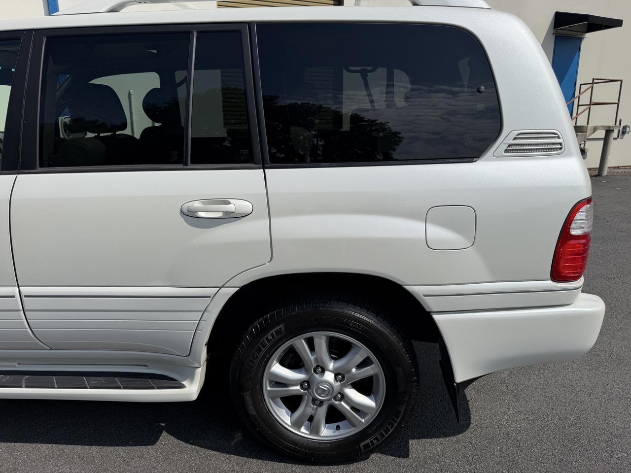 Lexus LX 470 4dr SUV 2004