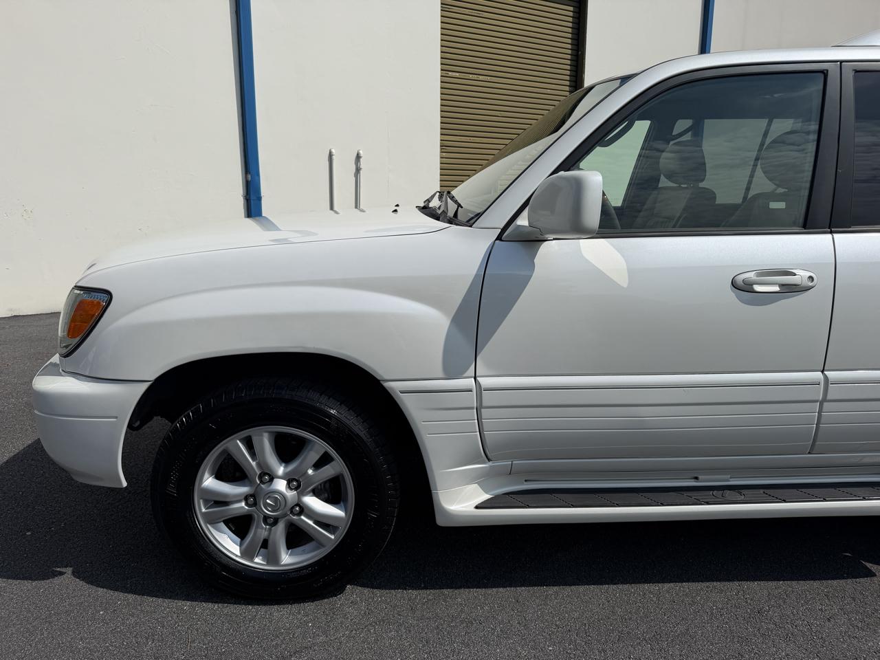 Lexus LX 470 4dr SUV 2004
