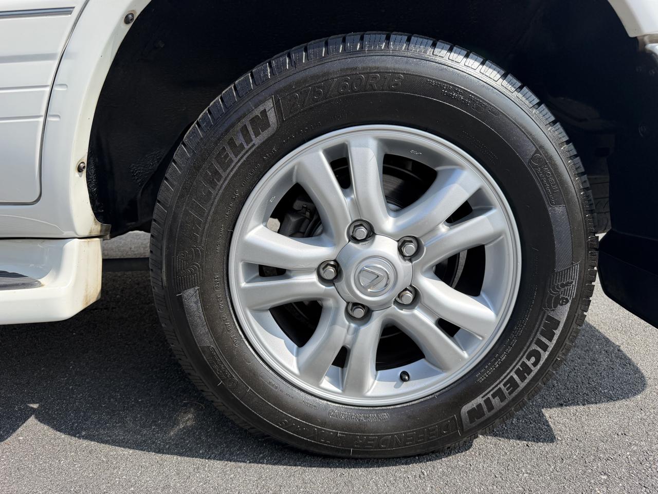 Lexus LX 470 4dr SUV 2004