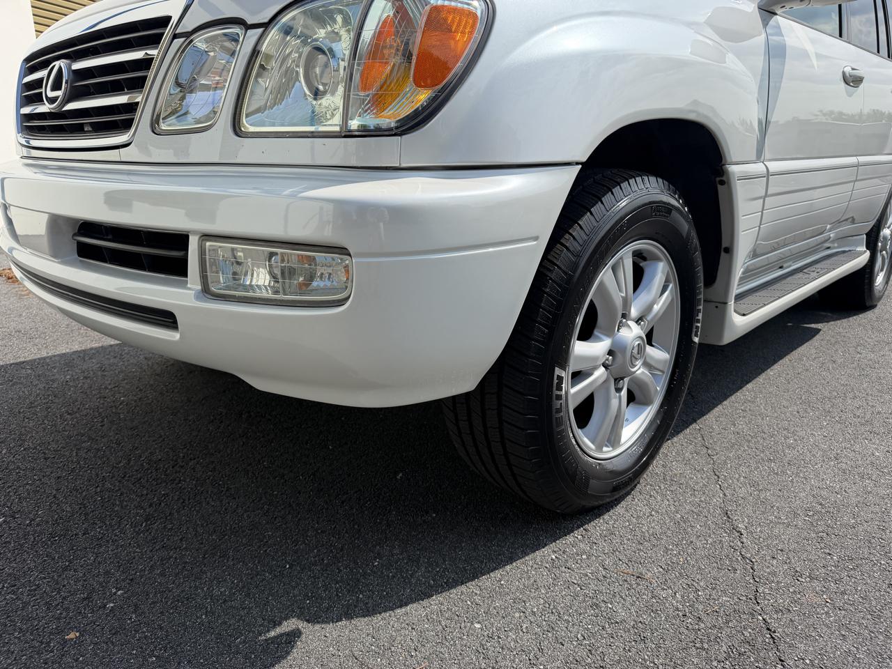 Lexus LX 470 4dr SUV 2004