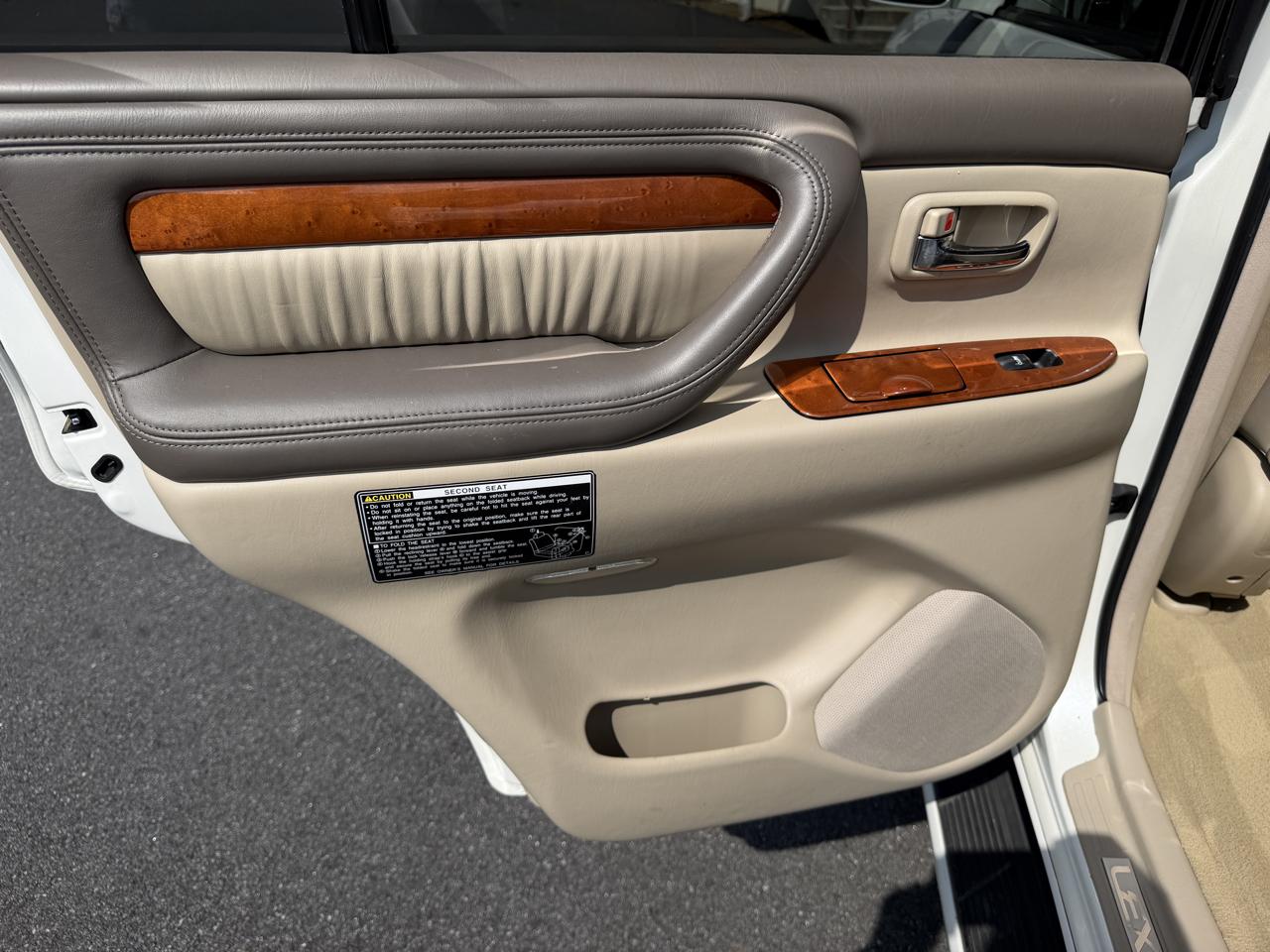 Lexus LX 470 4dr SUV 2004