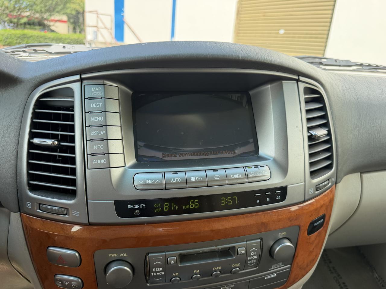 Lexus LX 470 4dr SUV 2004