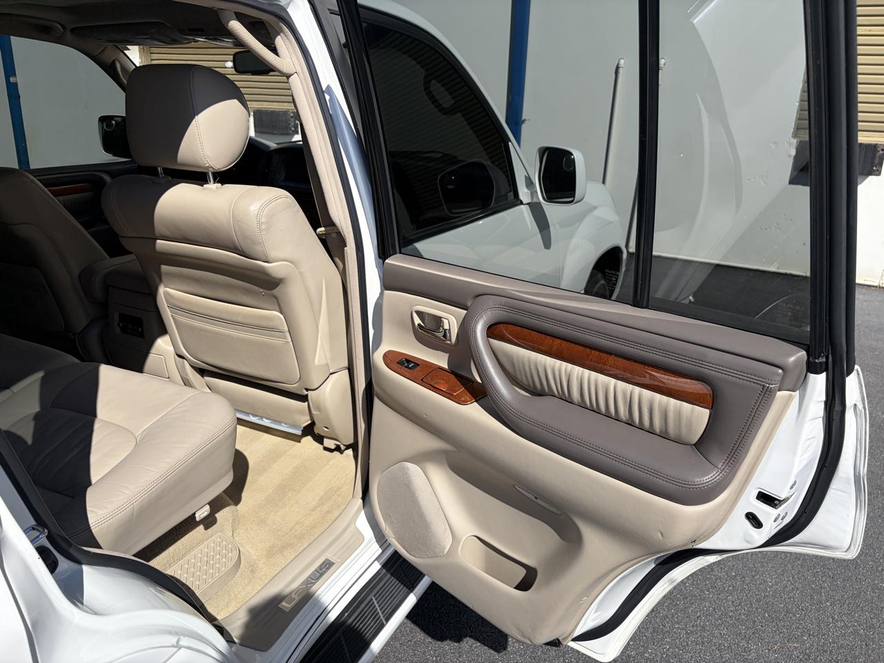 Lexus LX 470 4dr SUV 2006