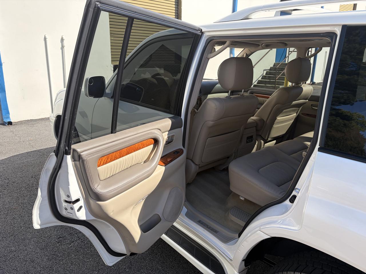 Lexus LX 470 4dr SUV 2006