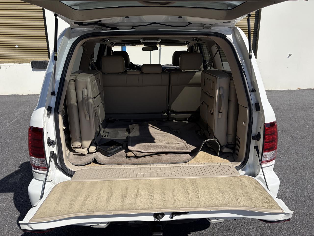 Lexus LX 470 4dr SUV 2006