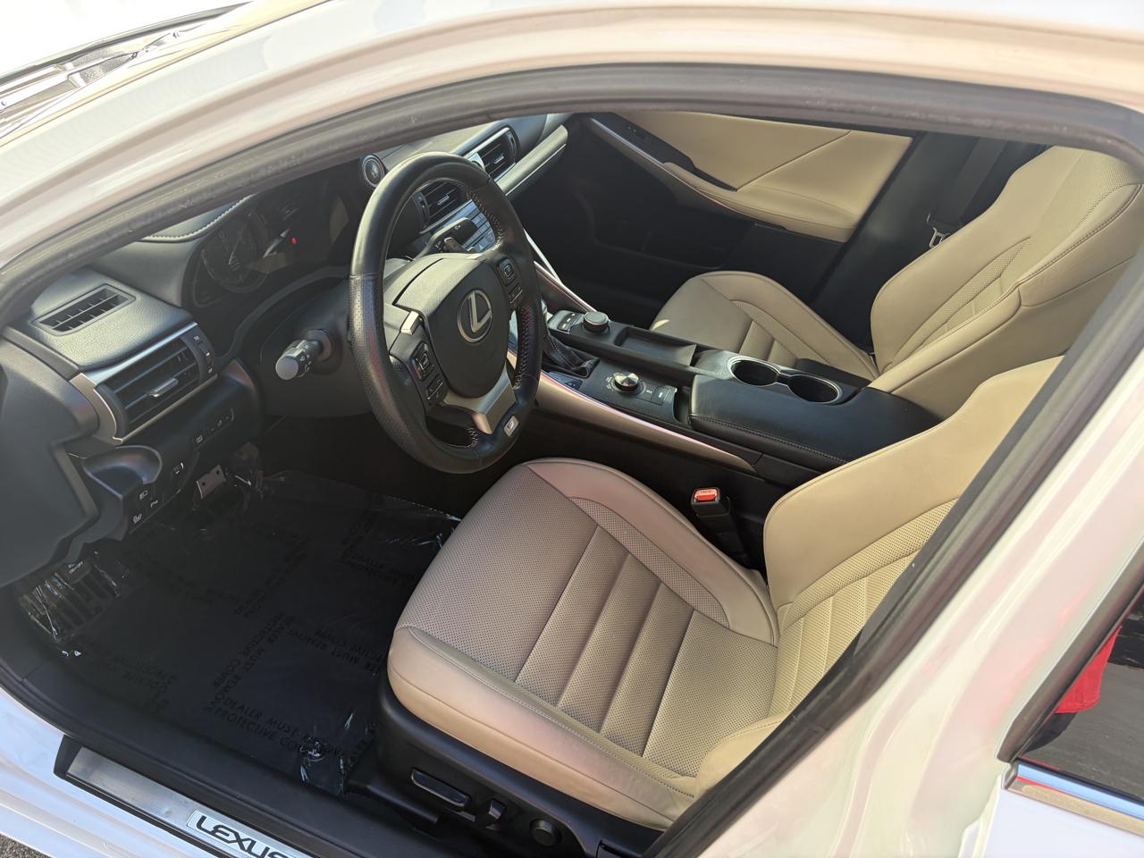 Lexus IS 300  2019