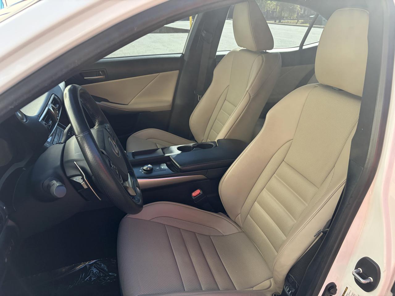 Lexus IS 300  2019
