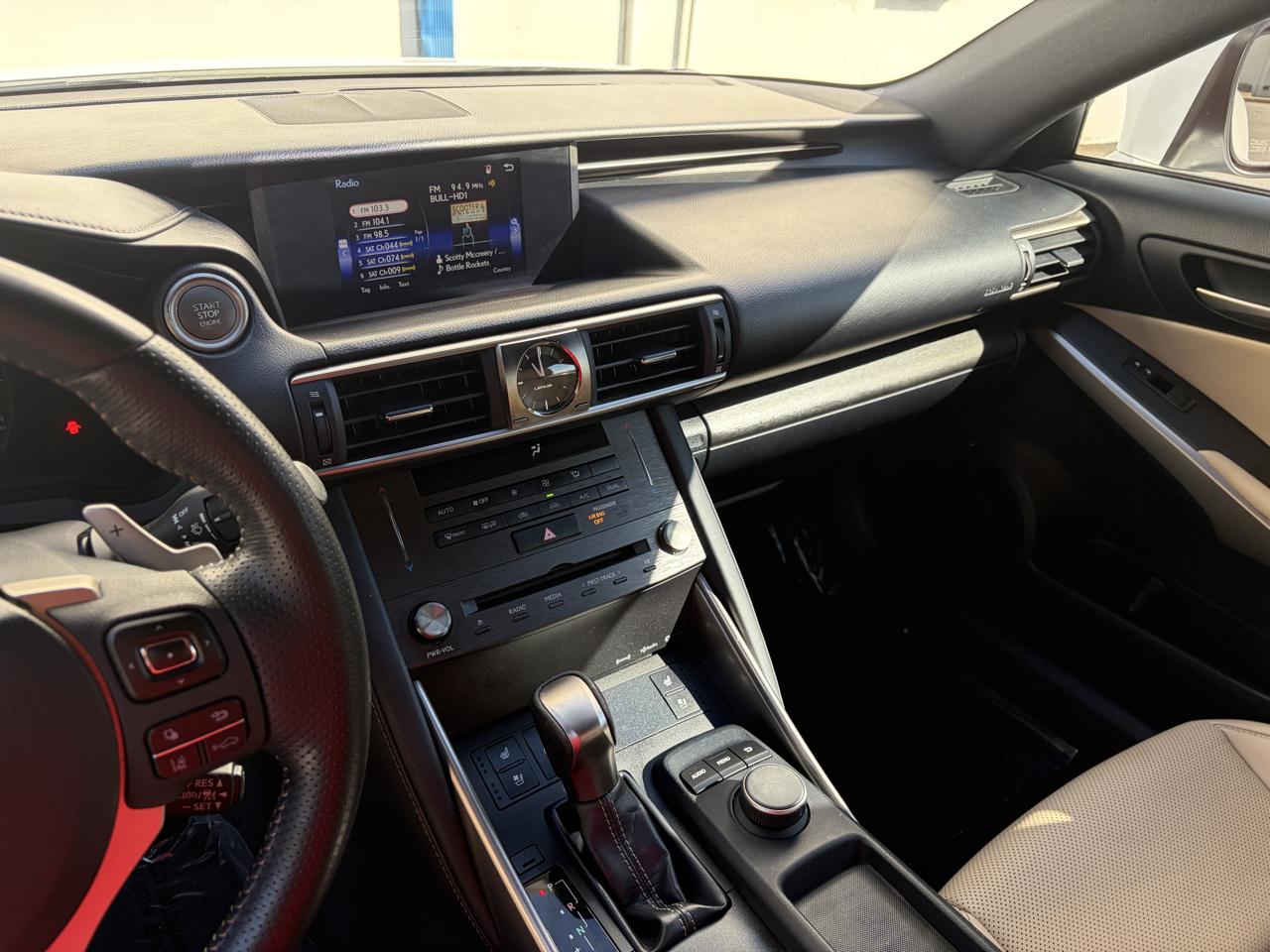 Lexus IS 300  2019