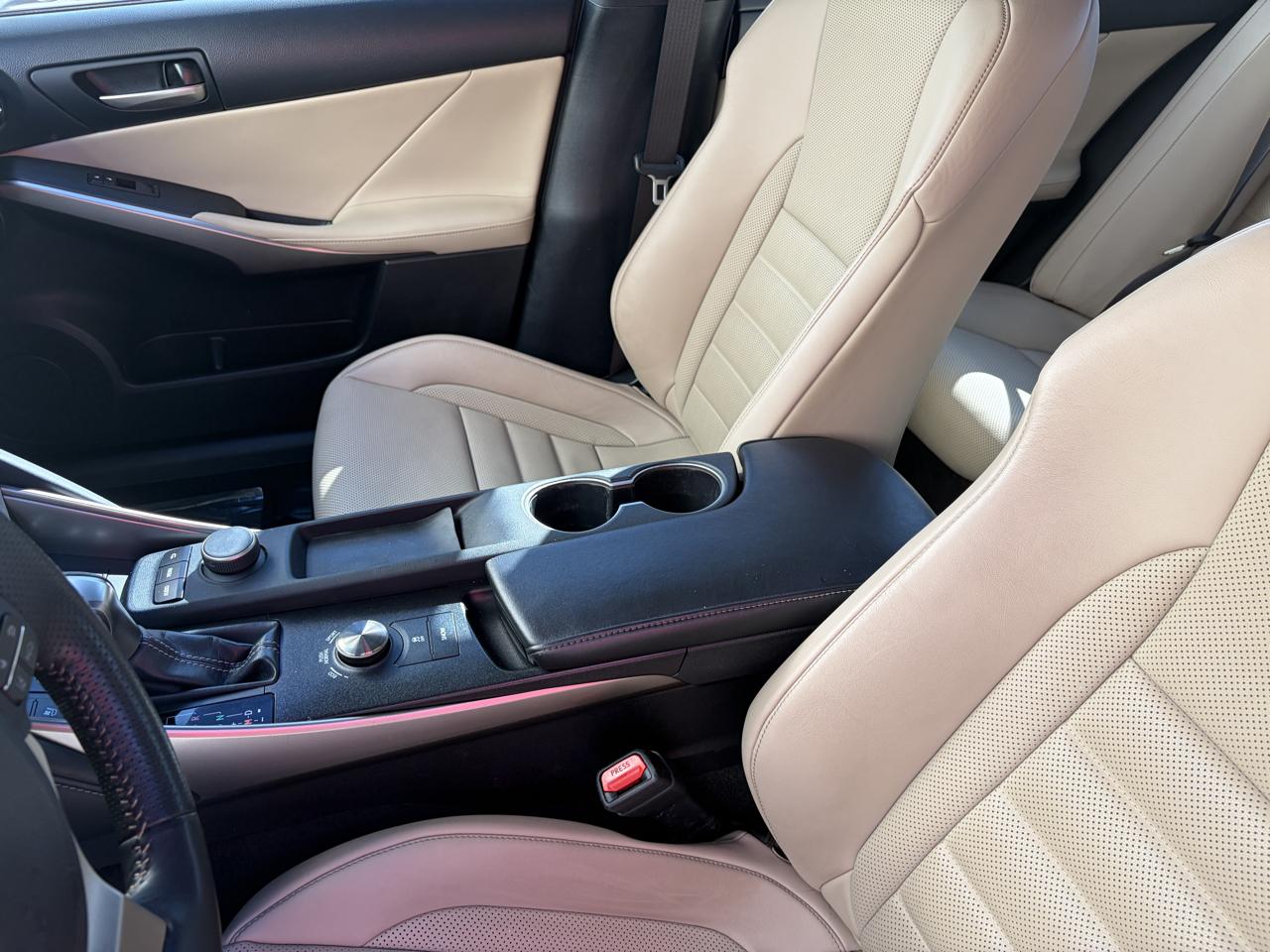 Lexus IS 300  2019