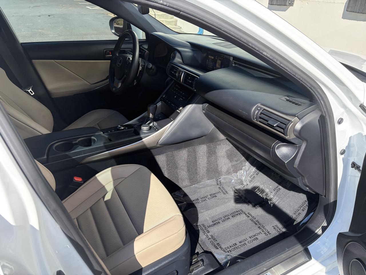 Lexus IS 300  2019