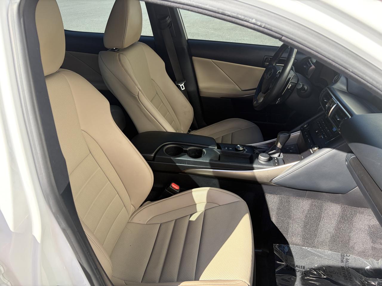 Lexus IS 300  2019